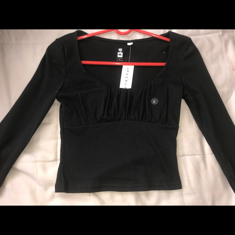 Black long sleeve crop top